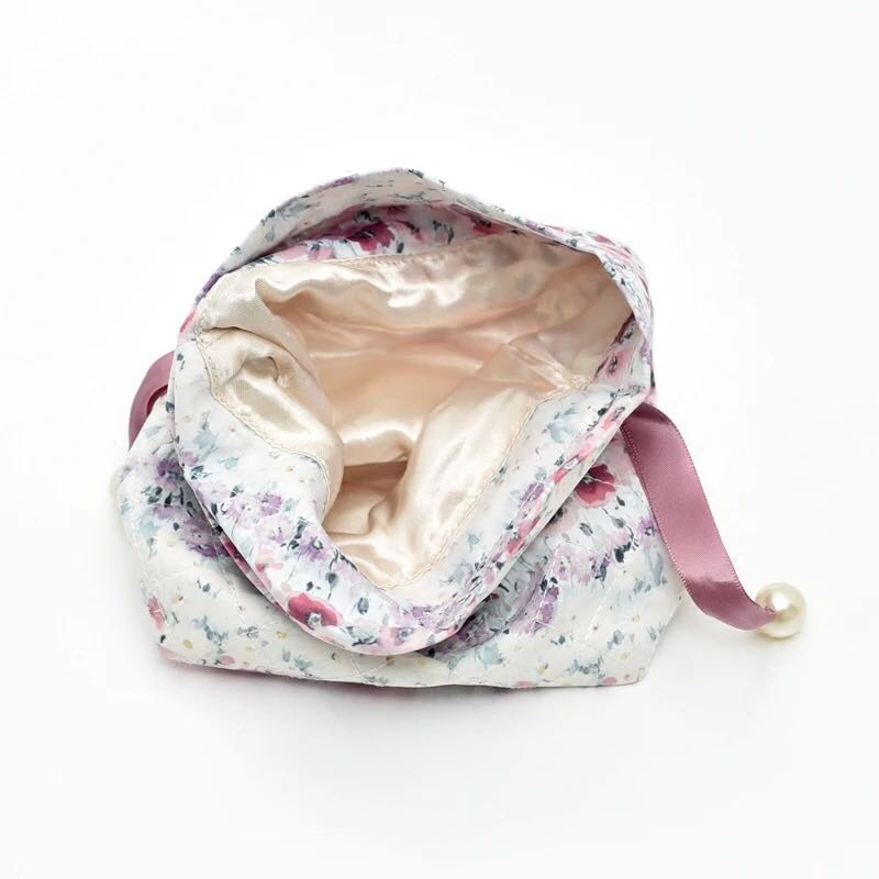 Custom logo satin jewelry bags with metal label gift drawstring bag