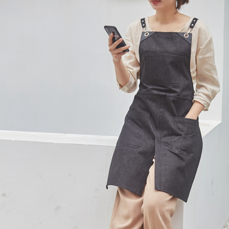 Leather Straps Black Denim Work Apron for Barista Skirt Restaurant Gardening Floral Hair Stylist Salon Overalls Custom Logo