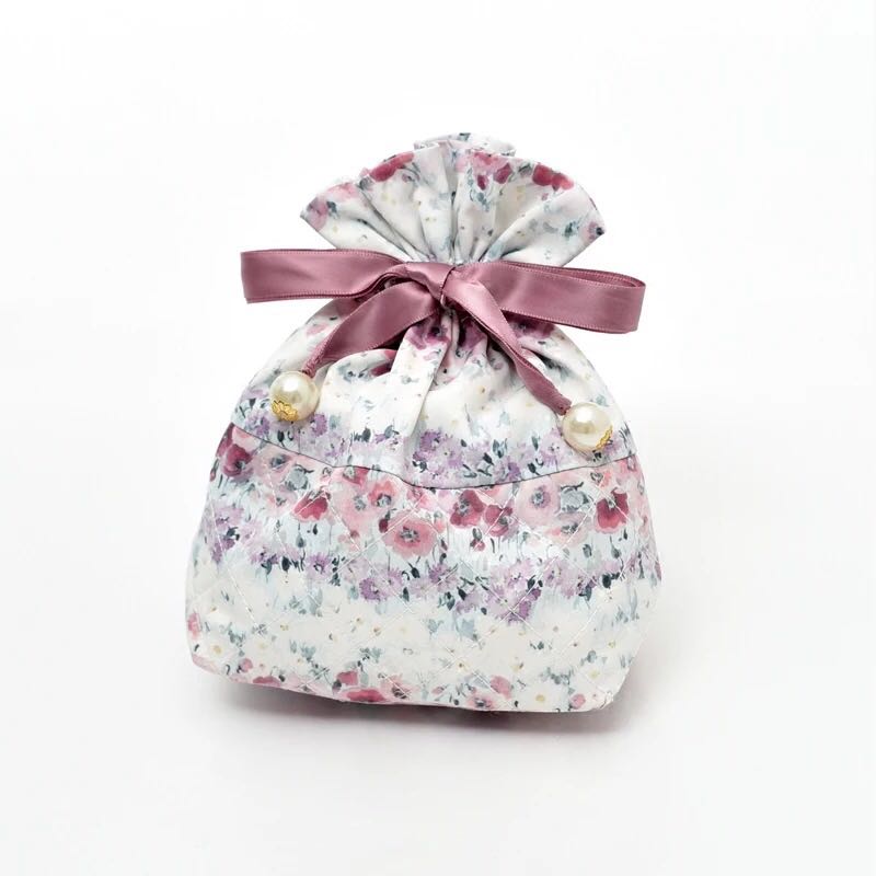 Custom logo satin jewelry bags with metal label gift drawstring bag