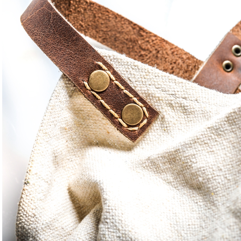 Custom Superior Durable Canvas Apron with Leather Pockets And Straps