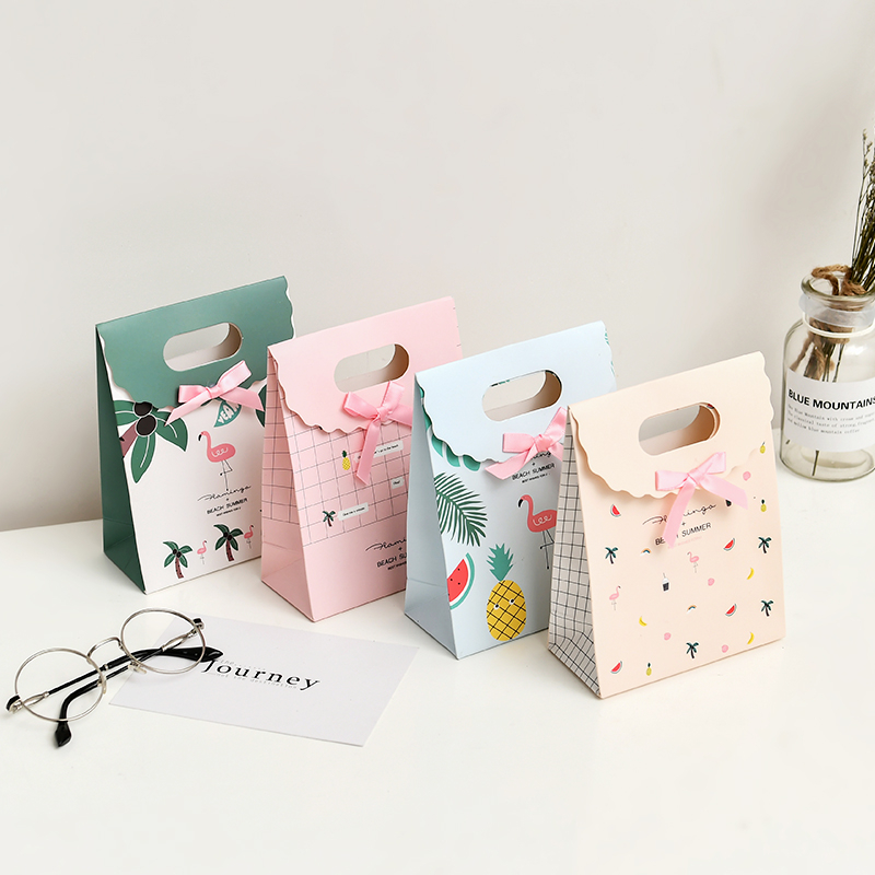 Custom design luxury famous brand packaging paper bag with custom logo and handle