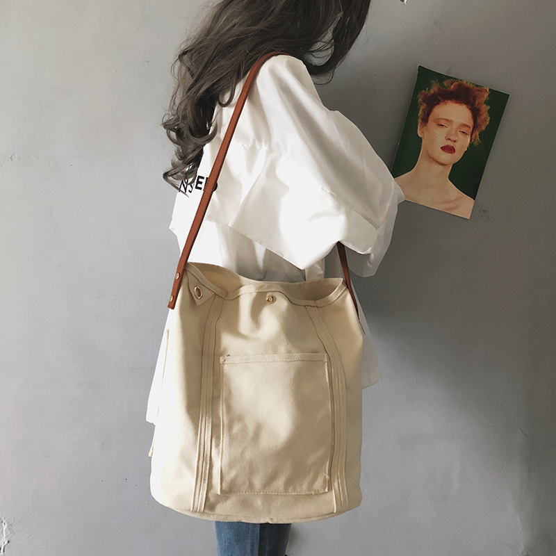 New style large capacity fashion eco friendly portable canvas messenger bag with leather strap