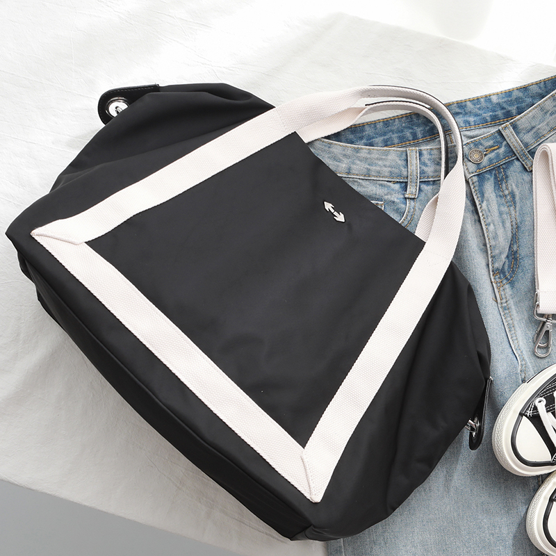 Fashion simple ladies black and white stitching shoulder baggage bag fitness bag travel tote bag