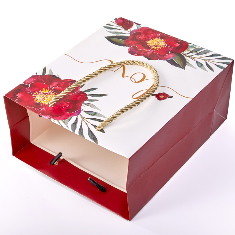 Wholesale custom packaging cardboard fancy paper gift bags with handles