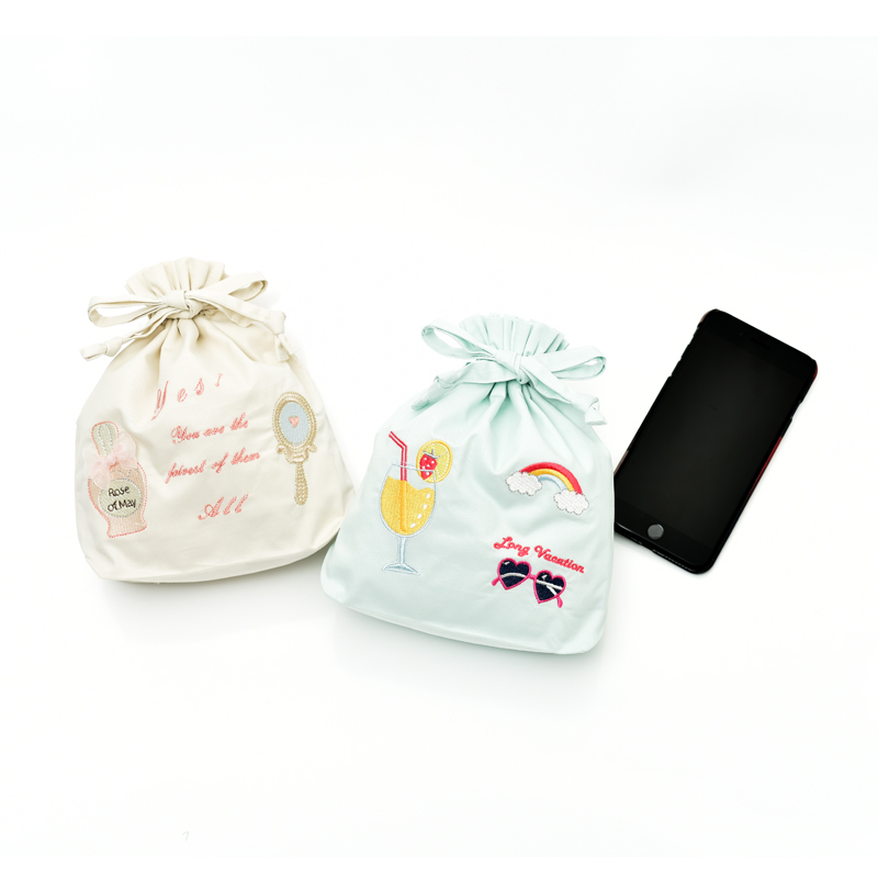 Drawstring cotton wedding party favors bag gift pouches.