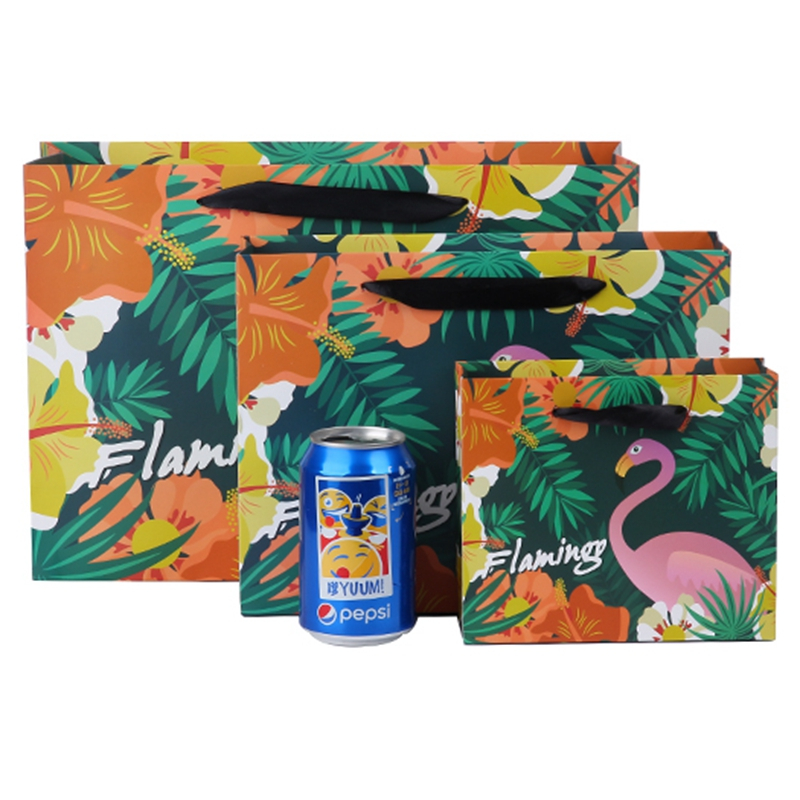 High-end new design beautiful and durable women kraft paper bag for market