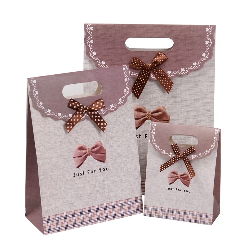 China wholesale decorative luxury recyclable fashion gift paper bags with your own logo
