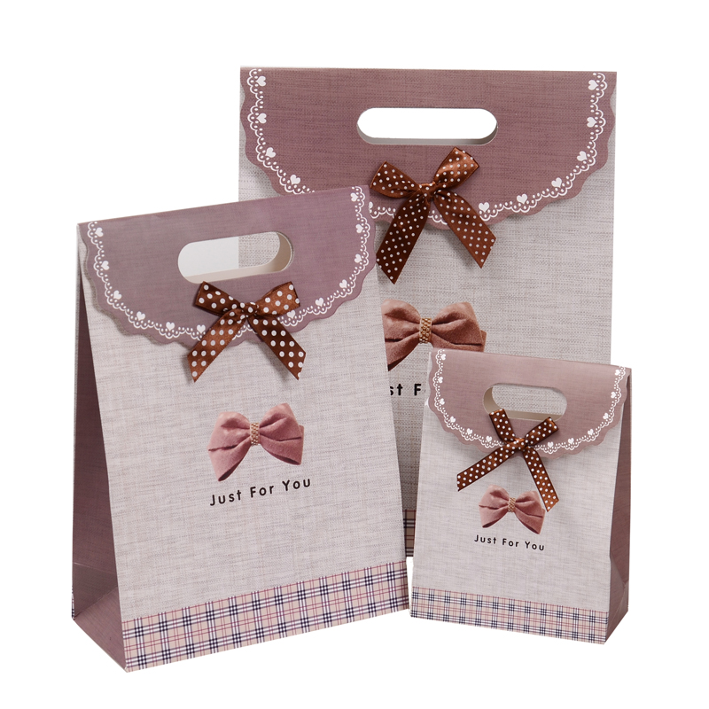 China wholesale decorative luxury recyclable fashion gift paper bags with your own logo