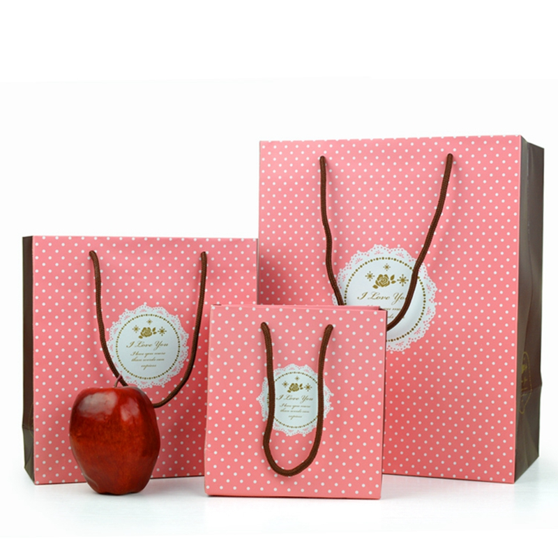 Customize different sized cheap gift art paper bag with gold hot stamping logo and ribbon