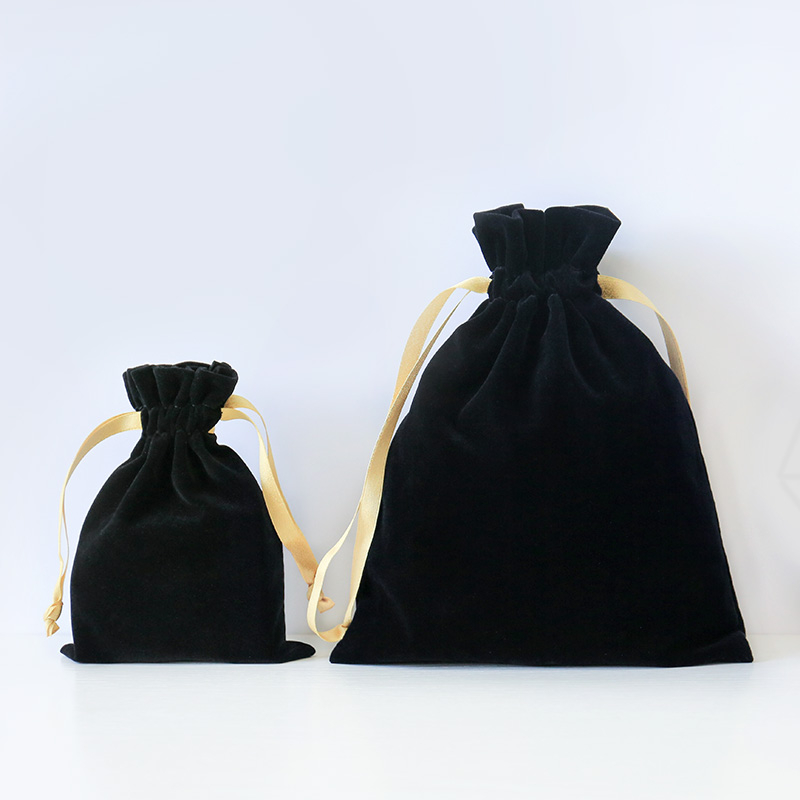 Custom black velvet drawstring makeup gift bag for glasses