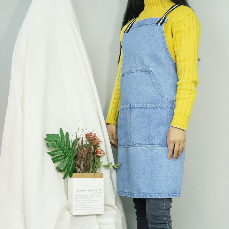 Washable denim canvas apron with large functional pockets for restaurant coffee shop and home kitchen