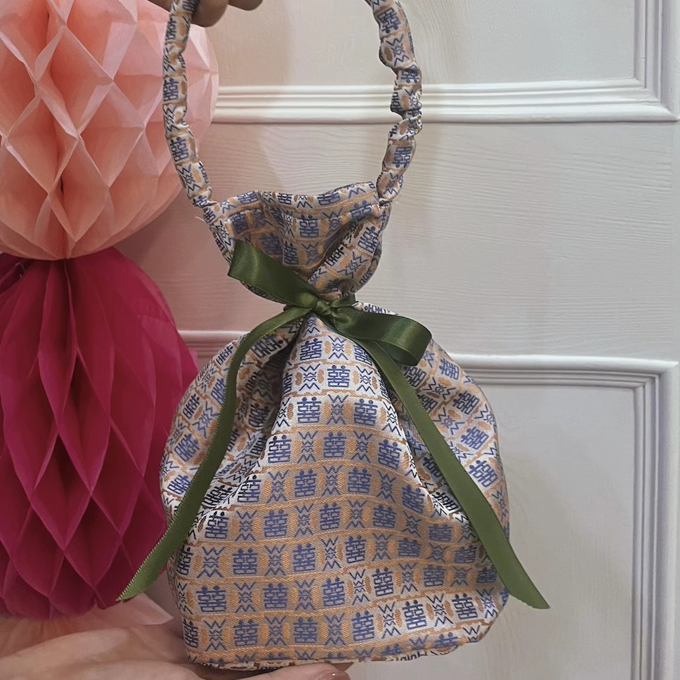 Fashion New Design Polyester Gift Tote Bag Embroidery Logo Gift Handbag Custom Design Gift Bags 