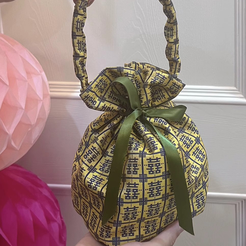 Fashion New Design Polyester Gift Tote Bag Embroidery Logo Gift Handbag Custom Design Gift Bags 