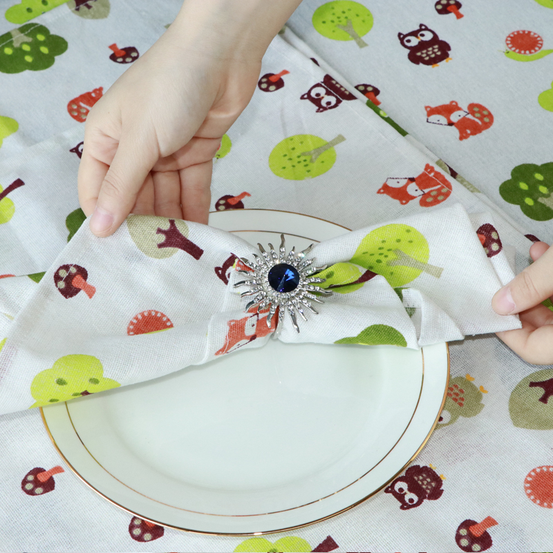 High quality customized logo printing custom kitchen five piece suit include aprons, tablecloth, napkins, placemat