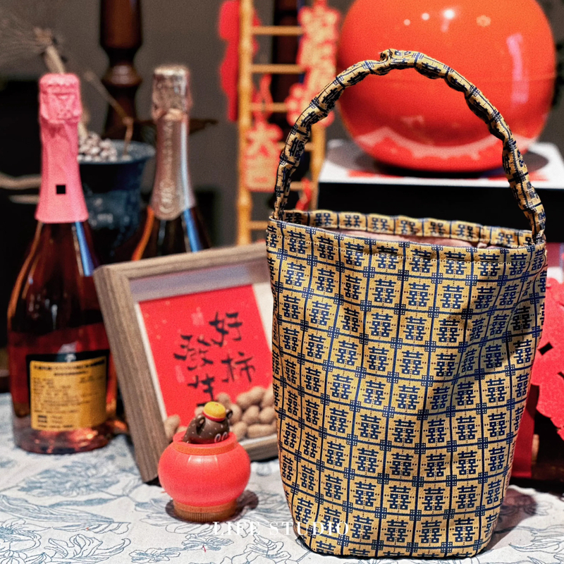 Fashion New Design Polyester Gift Tote Bag Embroidery Logo Gift Handbag Custom Design Gift Bags 