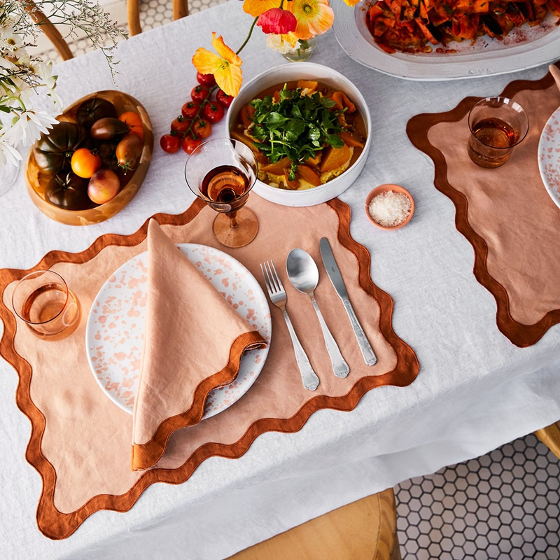 Top quality high end unique design exquisite 100% linen scalloped cloth napkins for restaurant 