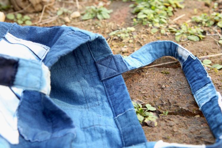 Stylish and trendy multi-functional design eco friendly and breathable strong and durable canvas tote shoulder bag