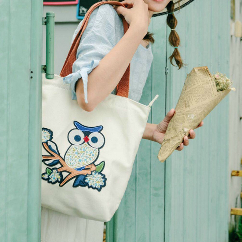Embroidery logo custom cartoon pattern fashionable environmental delicate lady handheld shopping bag