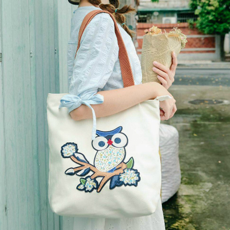 Embroidery logo custom cartoon pattern fashionable environmental delicate lady handheld shopping bag