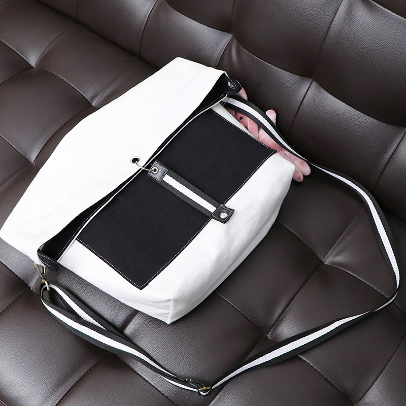 Factory original design simple classic large capacity high quality durable cotton canvas messenger bag