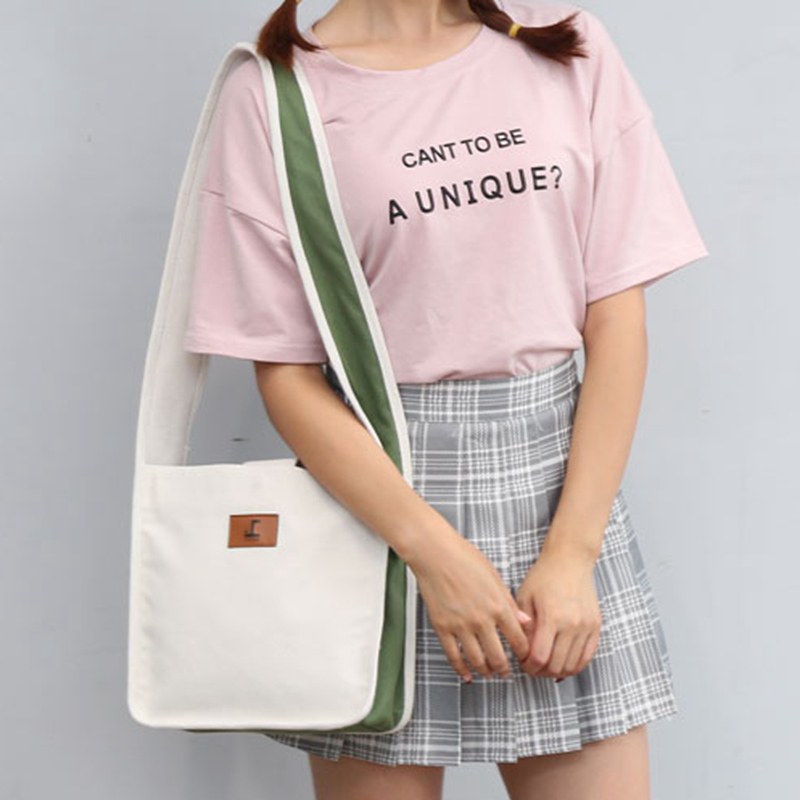 Japan and South Korea new ins messenger bag light retro diagonal cross-package simple personality literary student shoulder canvas bag