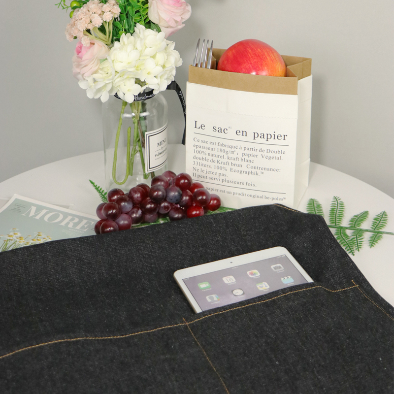 Hang-neck adjustable denim canvas apron with two pockets design