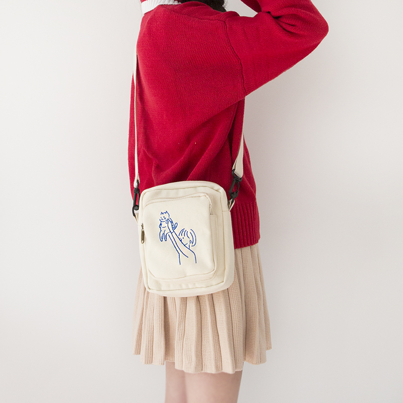 Japanese and Korean literary fresh student embroidery canvas messenger bag